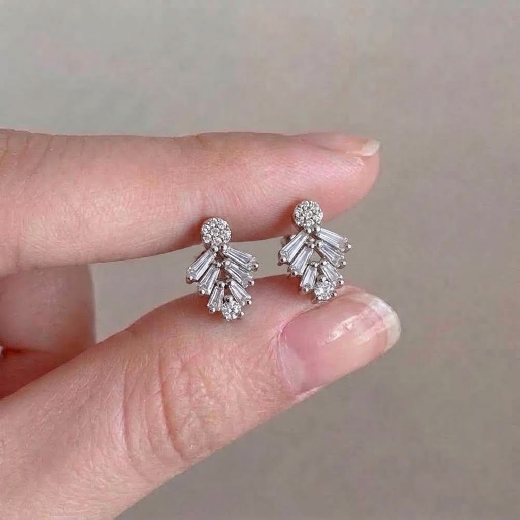 ۰۳۹۲. گوشواره نقره مدل کاج کریستال